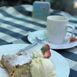 Gasthof Eberhardt - Apfelstrudel mit Eis und Sahne, Kaffee