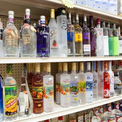 Hollywood Liquors