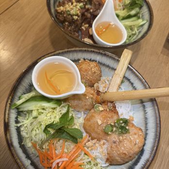 An Nam at Harvard - Shrimp paste vermicelli and pork vermicelli - Bars Near Me - Cambridge, Massachusetts
