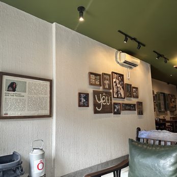 Cong Caphe - Coffee & Tea Near Me - Toronto, Ontario