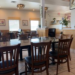 Chens Chinese Restaurant - Indoor seating