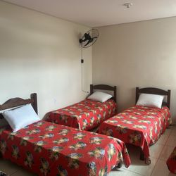 Padaria e Confeitaria Pão de Cada Dia - Quarto com 5 camas