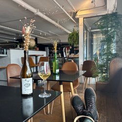 Exotic hard to find wines in a fabulous bar setting right in the heart of little Italy!