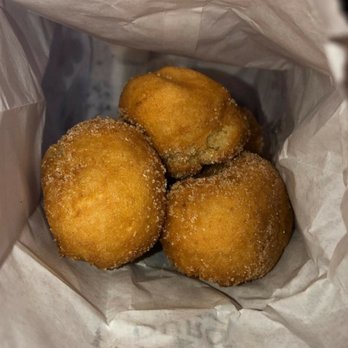 Parlee Farms - Donut holes - Farmers Market Near Me - Tyngsboro, Massachusetts