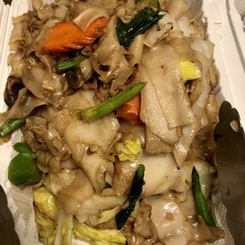 White Lotus Thai Cuisine - Pad see ew vegan!! - Thai Near Me - Albany, California White Lotus Thai Cuisine - Pad see ew vegan!! - Thai Near Me - Albany, California