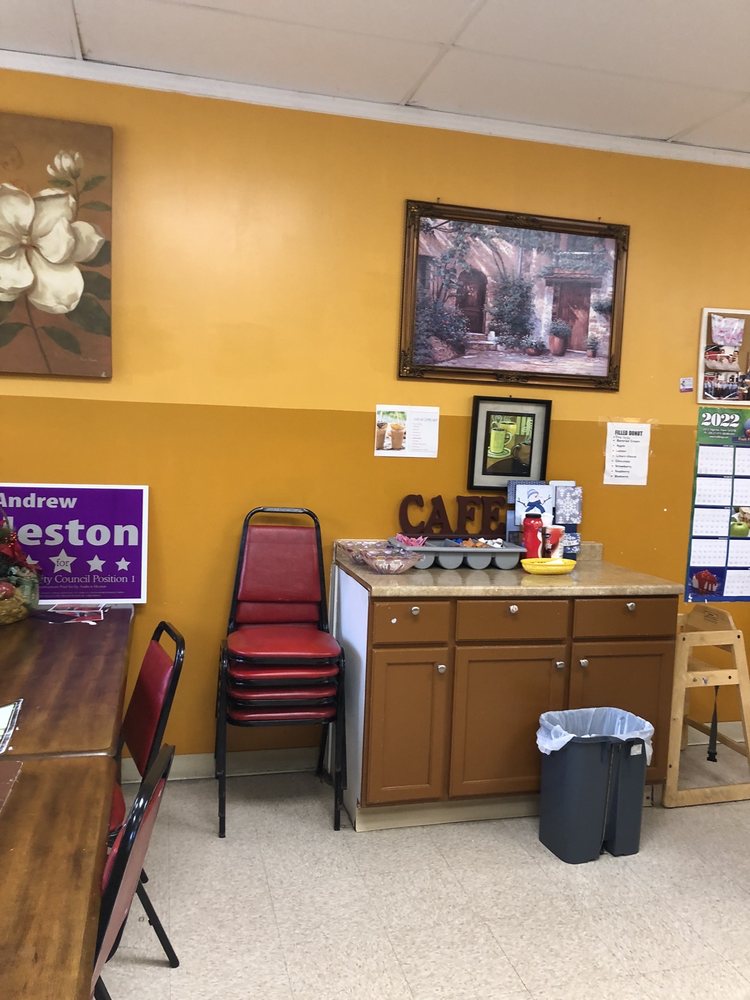 DAILY DOUGHNUTS Updated September 2024 50 Photos 213 E Henderson