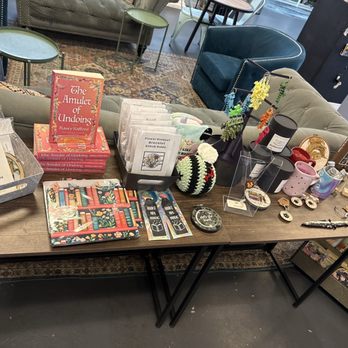 We Be Book'N - Bookstores Near Me - Monroe, Washington