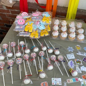 Dede's Sweet Tooth - Cupcakes and cake pops made by Danielle - Desserts Near Me - Temple City, California