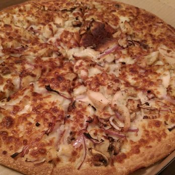Robin Hood Pizza - Chicken garlic pizza with a white sauce -- substituted bell peppers for onions - Pizza Near Me - Kent, Washington Robin Hood Pizza - Chicken garlic pizza with a white sauce -- substituted bell peppers for onions - Pizza Near Me - Kent, Washington