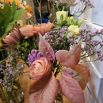 Beet And Yarrow - Splendid racunculus - Florists Near Me - Denver, Colorado Beet And Yarrow - Splendid racunculus - Florists Near Me - Denver, Colorado