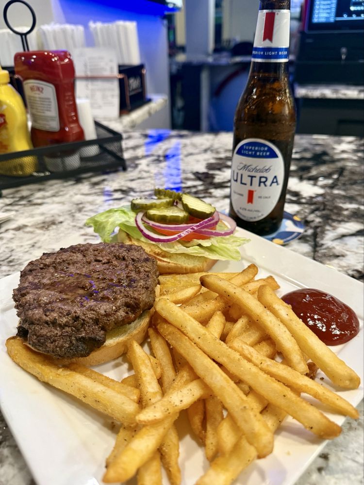 The District Sports & Social