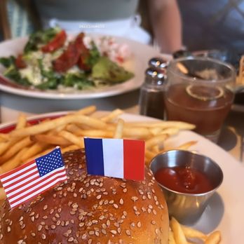 Le Diplomate - Brasseries Near Me - Washington, DC, District of Columbia Le Diplomate - Brasseries Near Me - Washington, DC, District of Columbia