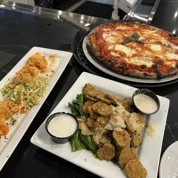 Frisco Lakes Golf Club - Bang Bang Shrimp, Fried Pickles, Margarita pizza - Golf Near Me - Frisco, Texas