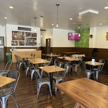 B Nutritious - Dining area - Asian Fusion Near Me - El Monte, California