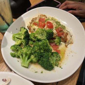 Olive Garden Italian Restaurant - Italian chicken with broccoli and garlic sauce - Italian Near Me - Arcadia, California Olive Garden Italian Restaurant - Italian chicken with broccoli and garlic sauce - Italian Near Me - Arcadia, California