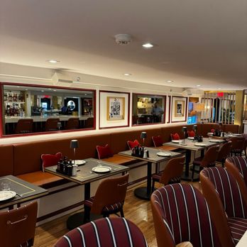 Crazy Pizza - Interiors of crazy pizza East Hampton - Pizza Near Me - East Hampton, New York