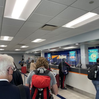 Budget - Lines and more lines - Car Rental Near Me - Denver, Colorado Budget - Lines and more lines - Car Rental Near Me - Denver, Colorado