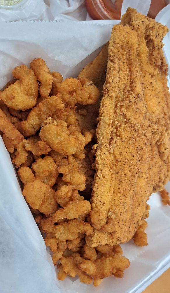 WINGZ & WAFFLEZ Updated October 2024 11 Reviews 74 Island Pond Rd