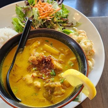 Momo Sushi & Grill - Sushi Bars Near Me - Tigard, Oregon