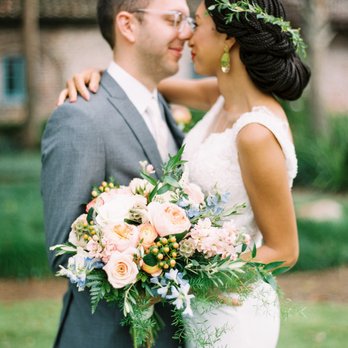 Oviedo Florist - Stunning bridal bouquet and flower crown - Florists Near Me - Oviedo, Florida