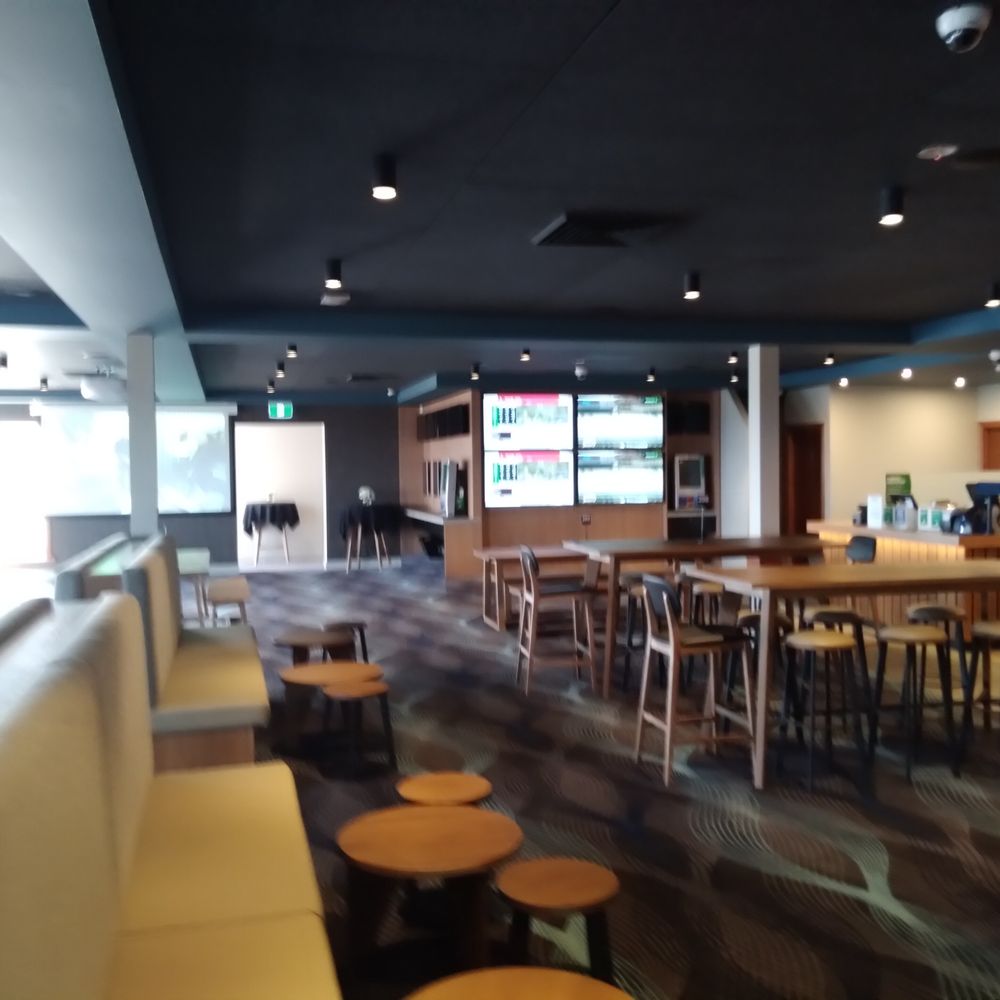 Brighton Beach Hotel - Inside - Pubs Near Me - Brighton, VIC
