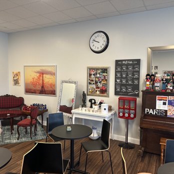 Mayte Sweets - Sitting area - Patisserie/Cake Shop Near Me - New Bern, North Carolina