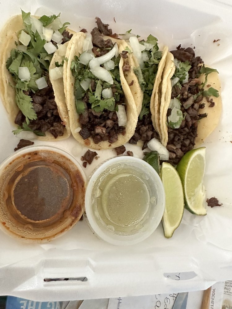 Food from Alondra's Tacos