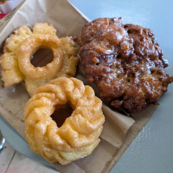 Dona Queen Donuts & Deli - Crueller, old fashioned, apple fritter - Bakeries Near Me - Seattle, Washington