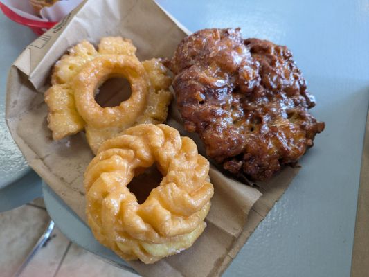 Dona Queen Donuts & Deli by null