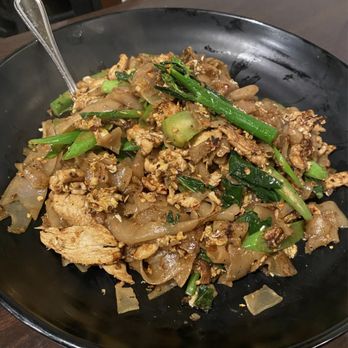 Monora Thai - Cerritos - Pad See Ew - Thai Near Me - Cerritos, California