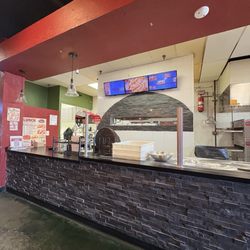 Vocelli Pizza - Front Counter