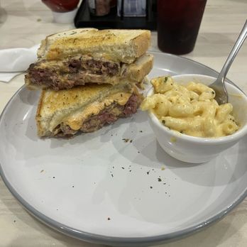 Magnolia Breeze Restaurant - Patty melt - American Near Me - Eustis, Florida
