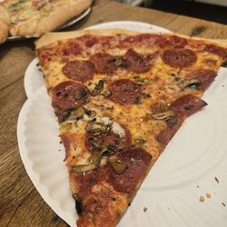 New York Pizza - Pepperoni and mushroom slice