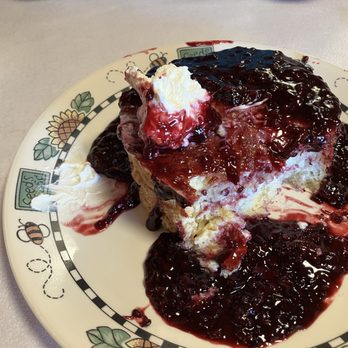 Fishtails Cafe - Marion berry French toast with fresh made whipped cream - Seafood Near Me - South Beach, Oregon
