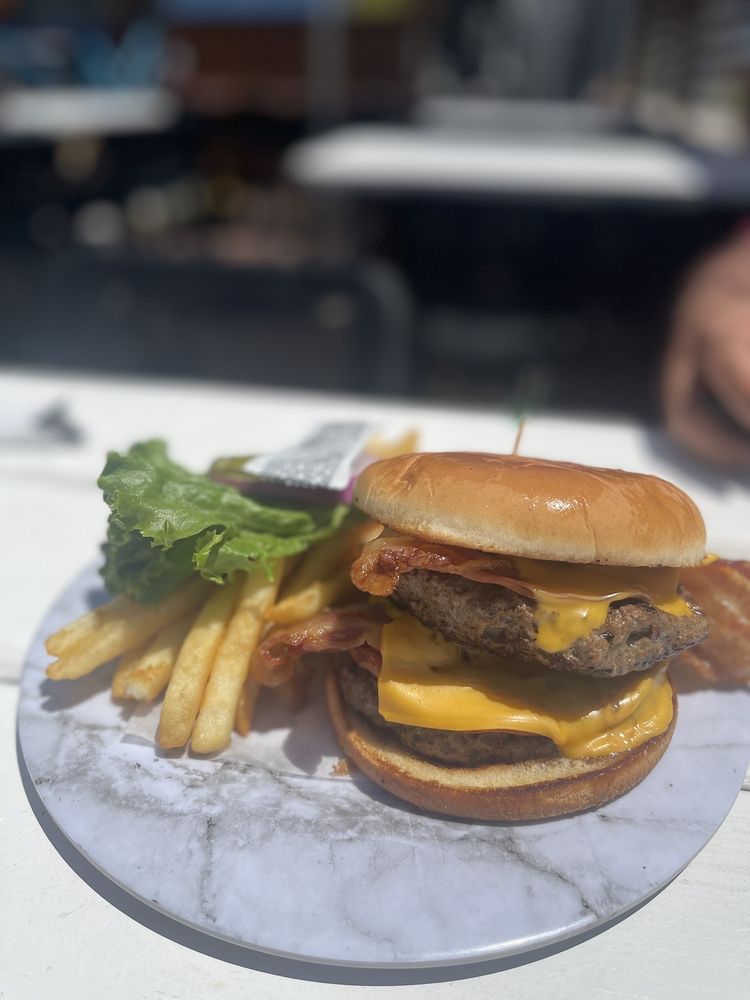 LONGBOARD BAR AND GRILL Updated August 2024 281 Photos & 226 Reviews 205 W Palm St, South