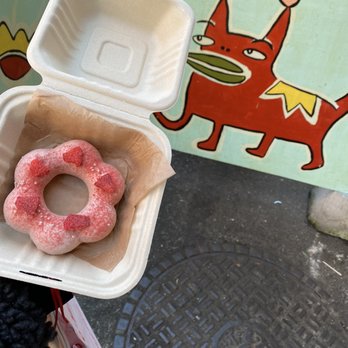 AlimamaTea - Strawberry mochi donut - Desserts Near Me - New York, New York AlimamaTea - Strawberry mochi donut - Desserts Near Me - New York, New York