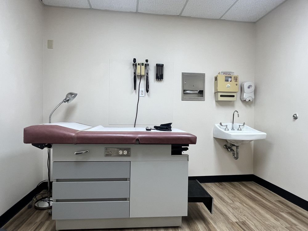 CHARY PRIMARY CARE Updated September 2024 20 Photos 3430 Newburg