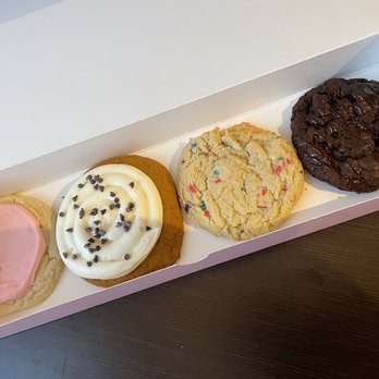 Crumbl - Cottonwood - Bakeries Near Me - Albuquerque, New Mexico