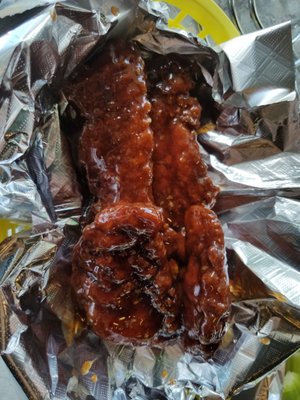 Haywood Lounge Best wings AVL. by null