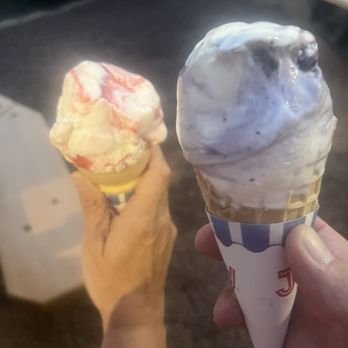 Hickory Stick Ice Cream - Strawberry shortcake and blueberry - Ice Cream & Frozen Yogurt Near Me - Perkasie, Pennsylvania Hickory Stick Ice Cream - Strawberry shortcake and blueberry - Ice Cream & Frozen Yogurt Near Me - Perkasie, Pennsylvania