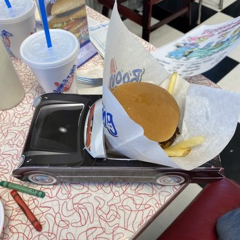 Boomarang Diner - Kids meal burger - Diners Near Me - Perry, Oklahoma