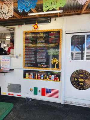 El Viejón Taquería y Mariscos food truck by null