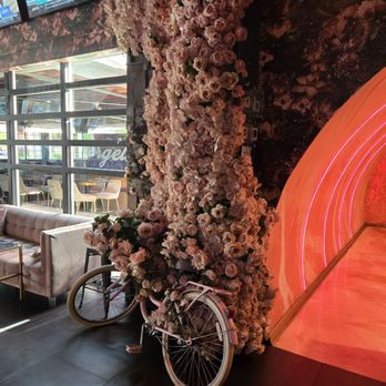 Unforgettable Kitchen and Cocktails - Lounges Near Me - Houston, Texas