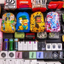 Baccoh smoke shop - Backpack boys, vaporizers, Puffco selection, Pax selection, Gpen