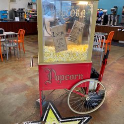 Eagle Energy San-Paso - Fresh popcorn at the gas station!