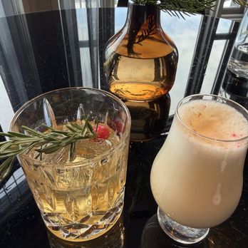 Bistro le Sam - Rudolph Punch (left) and Snowbank Lift (right) - Canadian (New) Near Me - Quebec City, Quebec