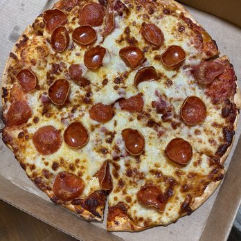 Minsky's Pizza - Pepperoni pizza on thin crust - Italian Near Me - Liberty, Missouri Minsky's Pizza - Pepperoni pizza on thin crust - Italian Near Me - Liberty, Missouri