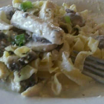 Bravo Restaurant - Chicken and mushroom fettucine - Italian Near Me - Aiea, Hawaii