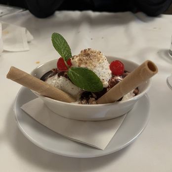 Little River Inn Restaurant - Sundae - American Near Me - Little River, California Little River Inn Restaurant - Sundae - American Near Me - Little River, California