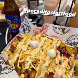 Pecaditos Fast Food - Salchipapa, carne, pollo, salchicha, papas, queso, huevos, ripio, salsas y chorizo